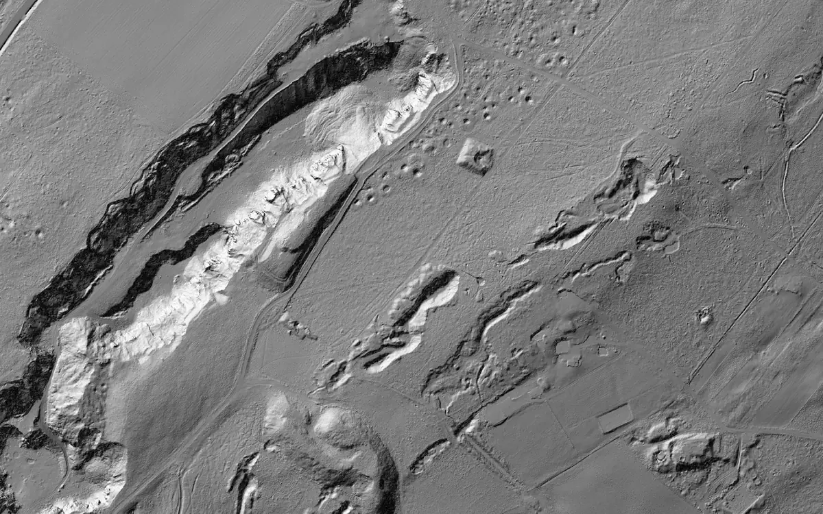 Relief du même endroit : haldes, fosses et carrières des anciennes mines de minerai